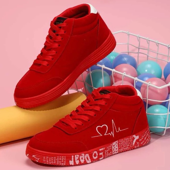 Graphic Letter Print Red Sneaker - Picture 5 of 5